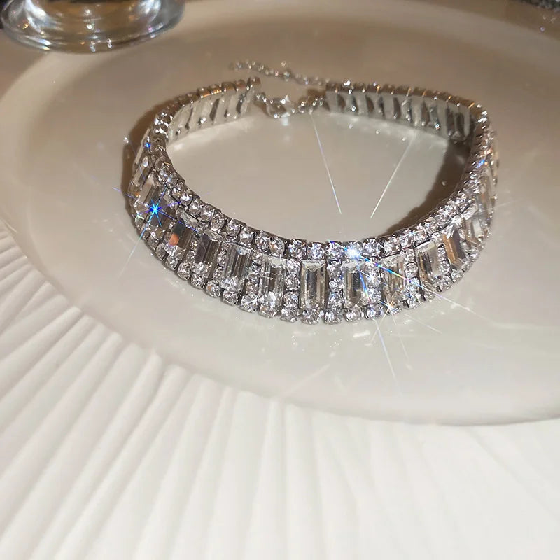 VAYREVIA Crystal Statement Choker